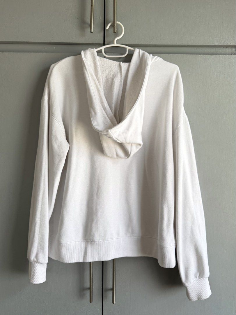 6IXTY8IGHT White Quarter Zip Hoodie (Category: Coats, Jackets and Outerwear) located in San Juan City. Submitted by itemsfromkam (Listing ID 1423986752, Image 2). Description: • M on tag, oversized fit for S-M • has front pocket, w hoodie.