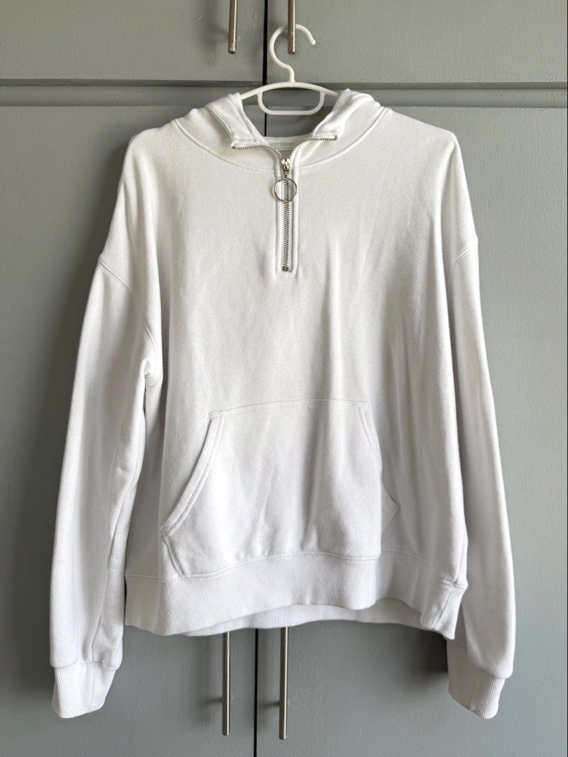 6IXTY8IGHT White Quarter Zip Hoodie (Category: Coats, Jackets and Outerwear) located in San Juan City. Submitted by itemsfromkam (Listing ID 1423986752, Image 1). Description: • M on tag, oversized fit for S-M • has front pocket, w hoodie.