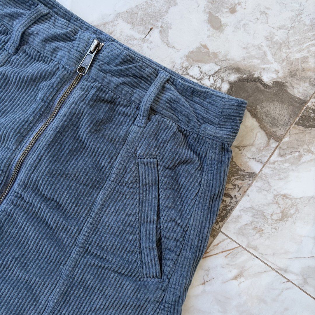 American Eagle Corduroy Mini Skirt (Category: Skirts) located in Bulacan. Submitted by speczone (Listing ID 1424140690, Image 2). Description: Size 26 - No issue! can pass as bnew .