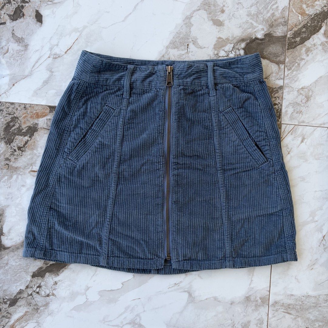 American Eagle Corduroy Mini Skirt (Category: Skirts) located in Bulacan. Submitted by speczone (Listing ID 1424140690, Image 1). Description: Size 26 - No issue! can pass as bnew .