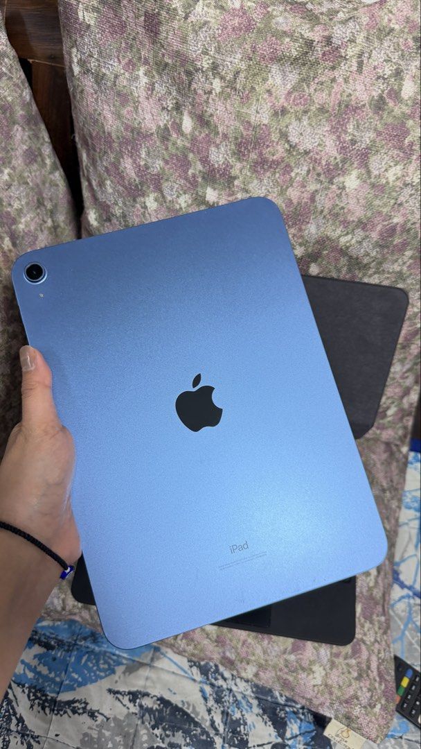 Apple iPad 10thGen (Blue) with Keyboard (Category: iPad) located in Manila. Submitted by backupaccount2 (Listing ID 1424115034, Image 3). Description: - 📱 iPad 10th Gen – 64GB (Blue) 💙 Good as new 📦 With box & keyboard 🔒 Tempered glass already installed 🔋 No charger (already used) 💰 ₱20,000 only RFS: Extra iPad — we have 2 at home. PM if interested 💌.