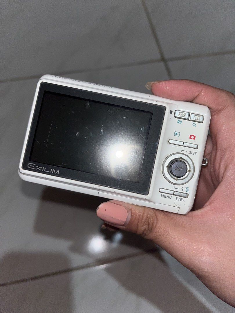 B1T1 Casio Exilim Digital Camera (Category: Cameras) located in Manila. Submitted by sabrinaser22401 (Listing ID 1424107519, Image 3). Description: Casio Exilim Digital Cameras (white and black) - 7.2 Megapixel Resolution - 2.8k for both cams (nego for sure buyers) - Inclusions: Cameras only, no battery - Chat for sample shots White Casio Exilim - Personal camera - Sira sensor, pero goods pa rin using flash - good body condition Black Casio Exili