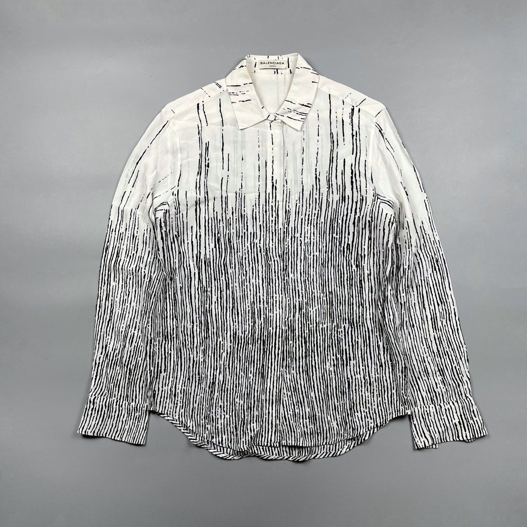 Balenciaga - Abstract Stripe - Longsleeves (Category: Longsleeves) located in Subic. Submitted by splx.stff (Listing ID 1424139424, Image 1). Description: No Flaw Good Condition sign of usage All details are posted - Width: 20 Length: 27 - Feel free to offer Ask before you buy No return No Refund.