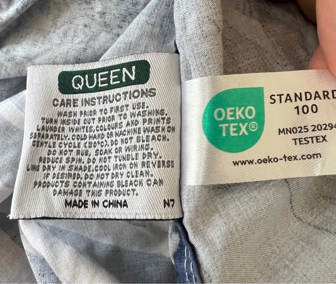 Bamboo Canadian Bedsheet Queen Size Premium (Category: Bedding & Towels) located in Taguig. Submitted by adaricarda (Listing ID 1424066195, Image 3). Description: Bought at SM Department Store Premium quality Queen-size The fabric is moisture-wicking and cool..