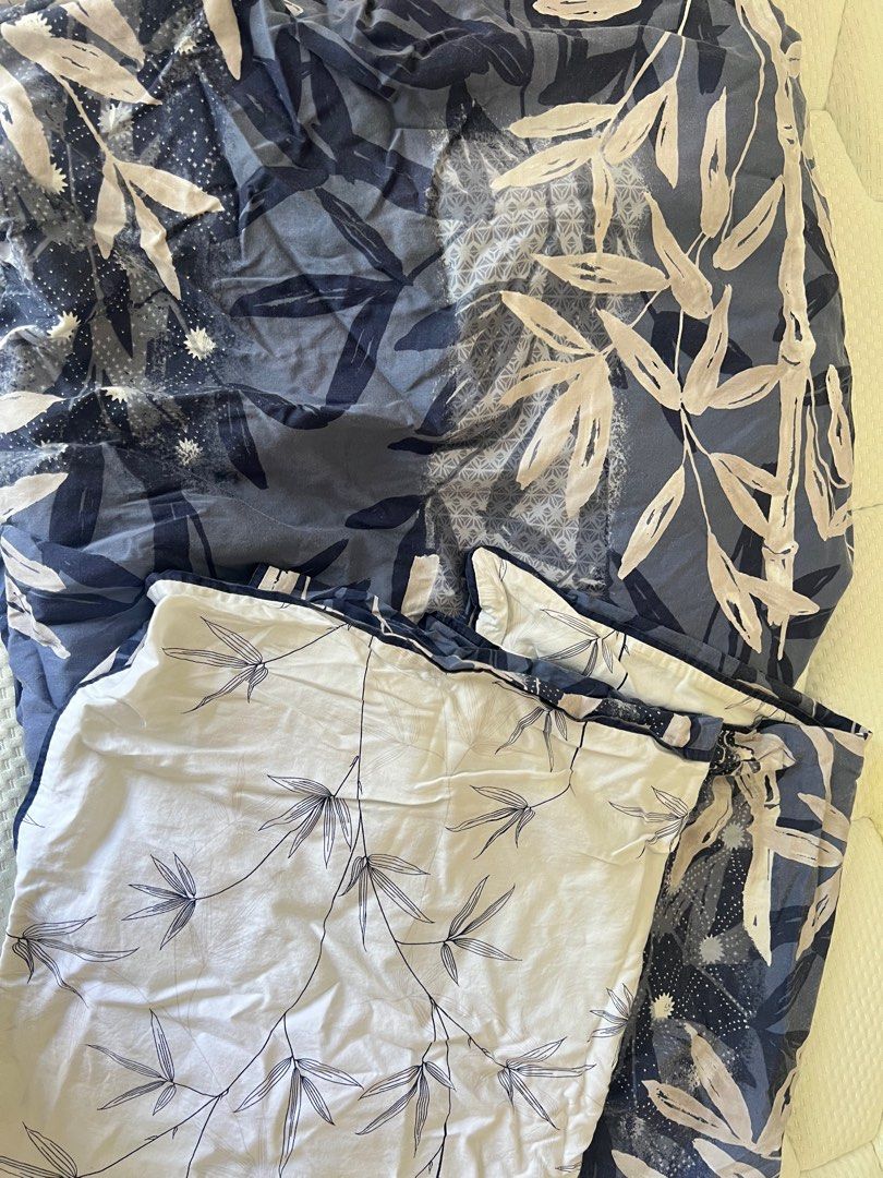 Bamboo Canadian Bedsheet Queen Size Premium (Category: Bedding & Towels) located in Taguig. Submitted by adaricarda (Listing ID 1424066195, Image 1). Description: Bought at SM Department Store Premium quality Queen-size The fabric is moisture-wicking and cool..