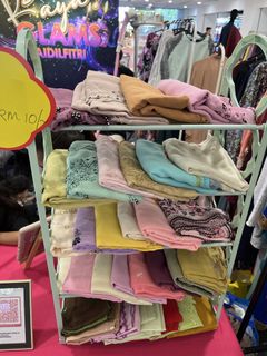 (Category: ) located in . Submitted by fodxypreloved (Listing ID 1424063724, Image 1). Description: .