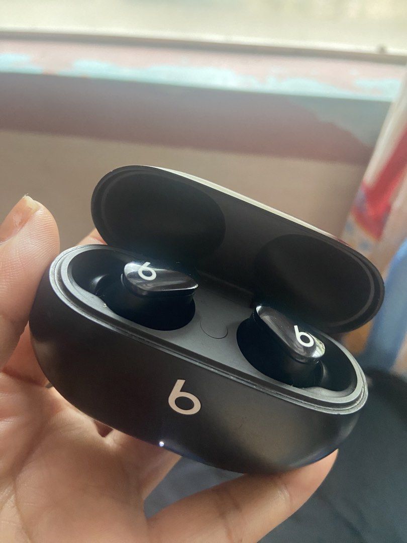 Beats Studio Buds - Black (Category: Earphones) located in Manila. Submitted by businesses101 (Listing ID 1424032557, Image 1). Description: Super rush po Hindi kopo tlaga magamit .
