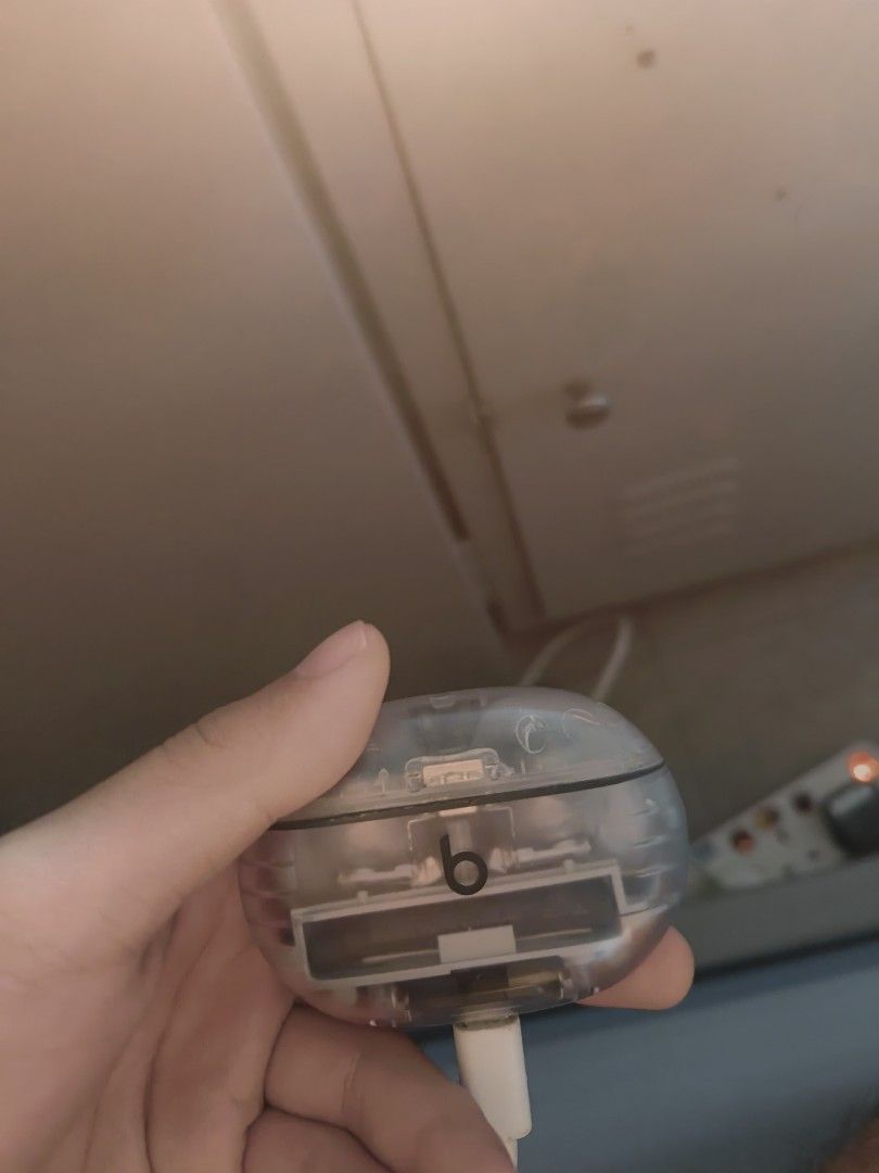 Beats Studio Buds - Transparent