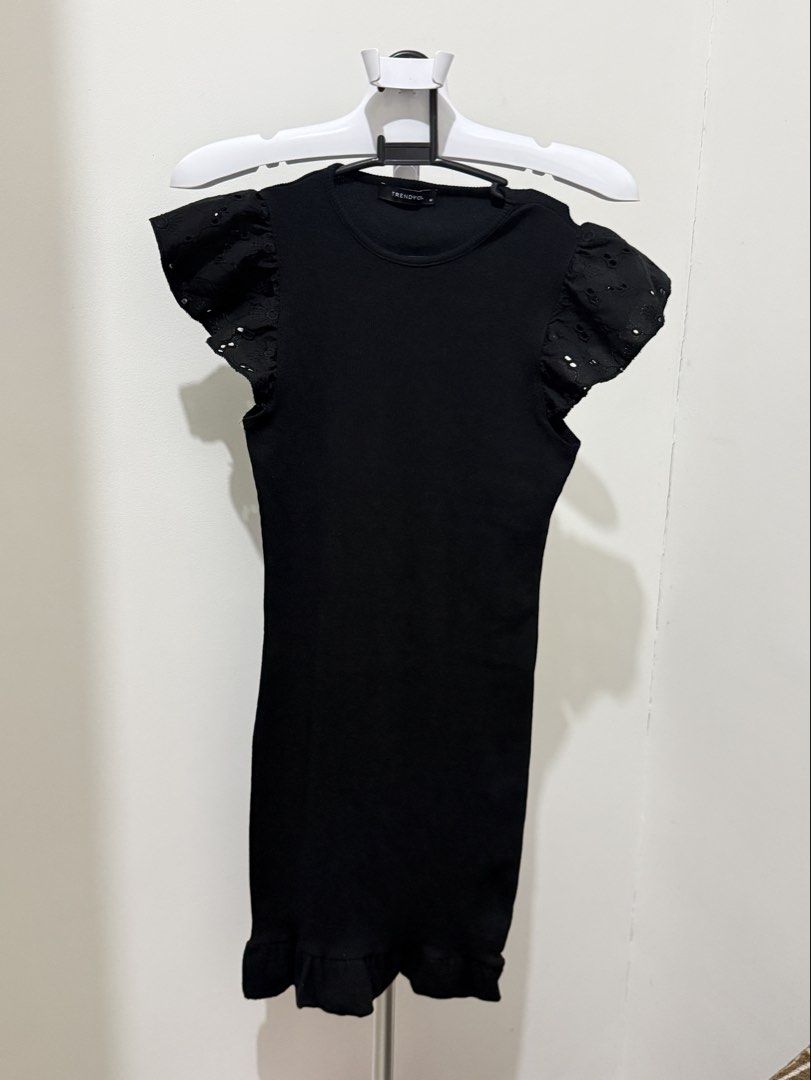 Black Crew Neck Dress Guipure (Category: Dresses) located in Taguig. Submitted by sofya07 (Listing ID 1424045786, Image 1). Description: .