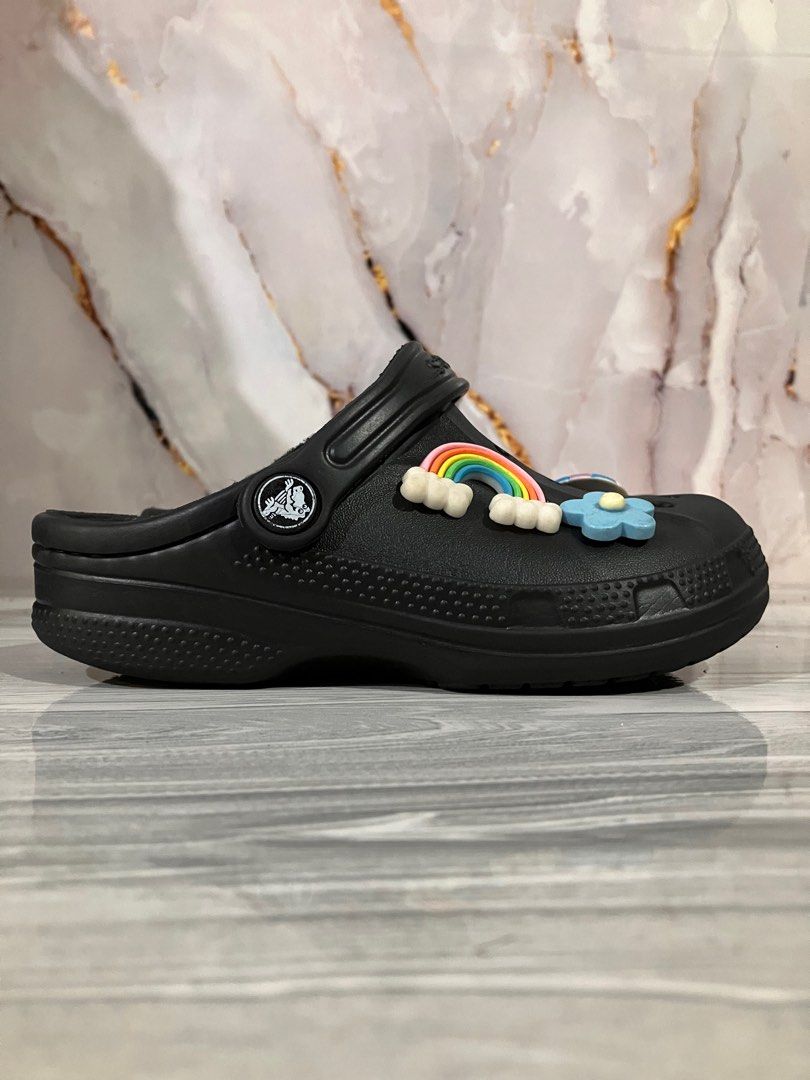 BLACK CROCS CLASSIC CLOGS SIZE 19 CM WOMEN (Category: Flats & Sandals) located in General Mariano Alvarez. Submitted by adonid (Listing ID 1424038630, Image 1). Description: BLACK CROCS CLASSIC CLOGS ORIGINAL BLACK CROCS CLASSIC CLOGS GOOD CONDITION NORMAL SIGN OF USAGE ONLY SIZE 19 WOMEN.