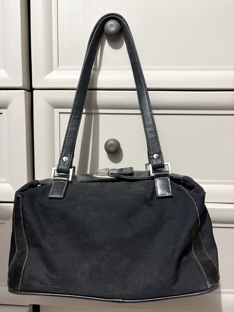 Black Handbag with Silver Accents (Category: Luxury Bags & Wallets) located in Mandaluyong City. Submitted by gentle.segoviajam (Listing ID 1424149822, Image 2). Description: Need linis.