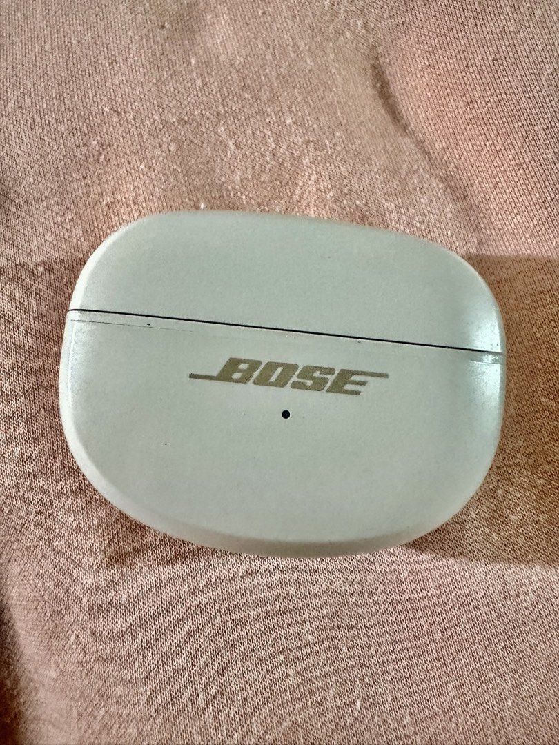 Bose Ultra Open Earbuds (Category: Earphones) located in Makati City. Submitted by lalavs03 (Listing ID 1424154368, Image 1). Description: For Sale: Bose Ultra Open Earbuds Condition: Excellent / Like New Color: White Smoke • Used with protective case from Day 1 • No scratches, dents, or cosmetic flaws • Fully functional — battery and audio performance are excellent • Well cared for, no issues whatsoever Includes: • Original charging case • Origi