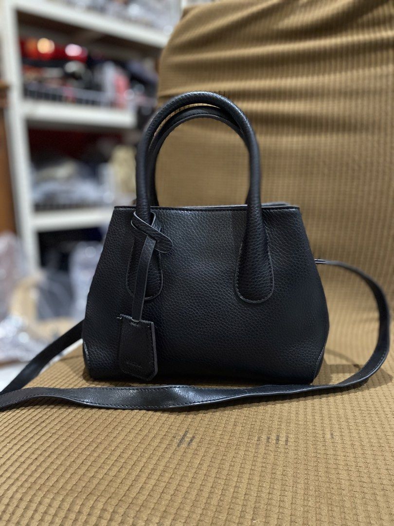 Branded Bags Office Bags (Category: Shoulder Bags) located in Cadiz. Submitted by saveandstyleph (Listing ID 1424138542, Image 1). Description: .