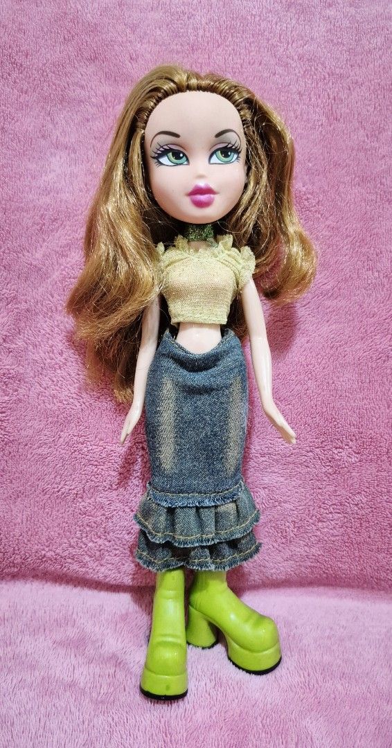 Bratz Doll with Green Boots (Category: Kids Toys) located in Las Pinas. Submitted by peacock.treasures (Listing ID 1424071745, Image 1). Description: - 2001 BRATZ DOLL from Mattel - Like New - Never Played. Used for PICTORIAL PURPOSES only - with Accessories: Brush & Bag NOT included in the PICTURE. - Outfit: Glittered Green crop top, Denim Long Skirt, and Green Clog Boots ● PAYMENT: - ITEM and SF - GoTyme. Kindly scan the QR that I will send to 