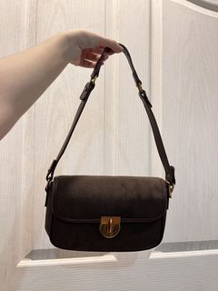 (Category: ) located in . Submitted by shop.chieepreloved (Listing ID 1424001221, Image 1). Description: .