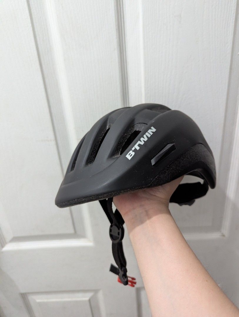 BTWIN BICYCLE HELMET (Category: Bicycles) located in Marikina City. Submitted by kpfinds (Listing ID 1424086954, Image 1). Description: bought new, tinest fit lang at natambak na..