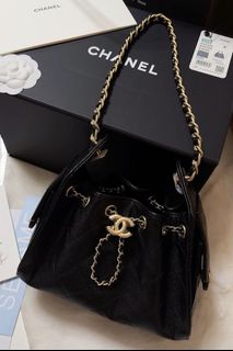 (Category: ) located in . Submitted by MakeupC (Listing ID 1424064294, Image 1). Description: .