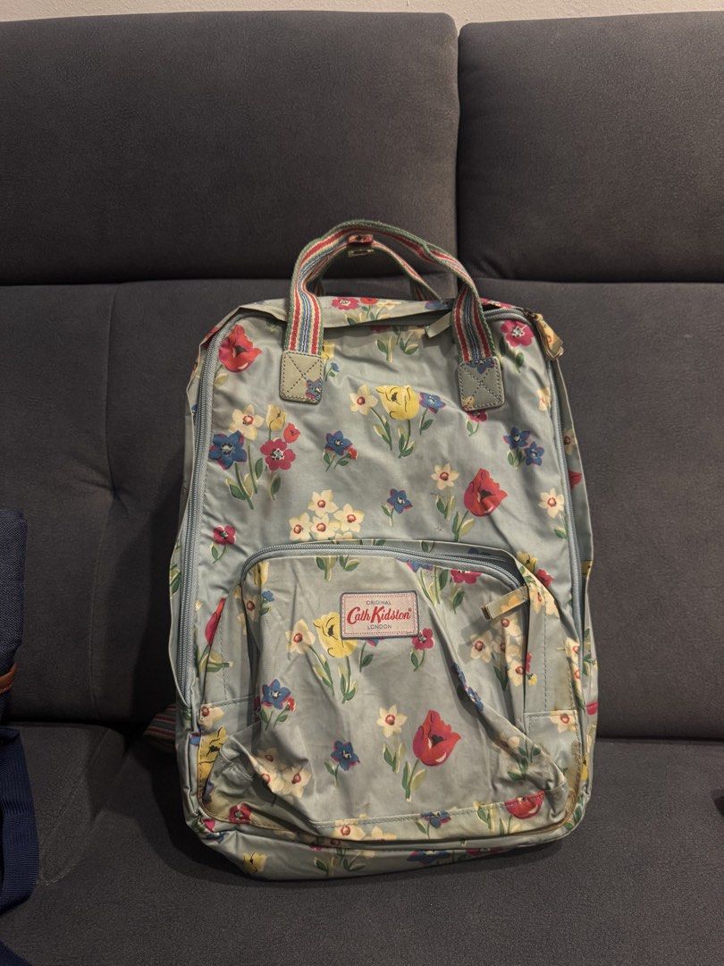 CLEARANCE BAGS (Category: Tote Bags) located in Jitra. Submitted by alphabet19 (Listing ID 1424056049, Image 3). Description: Banyak brand! I nak clearkan bag sebab semak. Tapi majoriti dah pakai beberapa kali. Price around RM10-RM30.