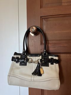 (Category: ) located in . Submitted by pr3ttysboutique (Listing ID 1424110739, Image 1). Description: .