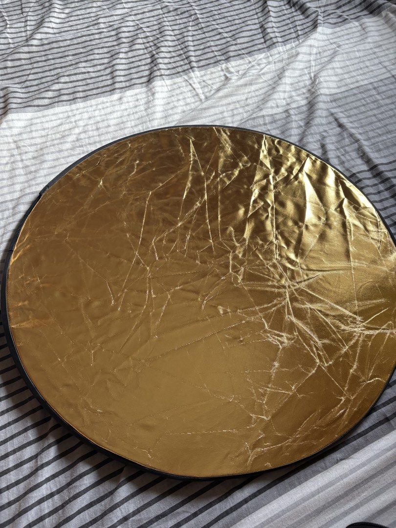 Collapsible 2-in-1 Reflector (Category: Other Photography Accessories) located in Abucay. Submitted by love.jerine (Listing ID 1423972099, Image 2). Description: 60cm.