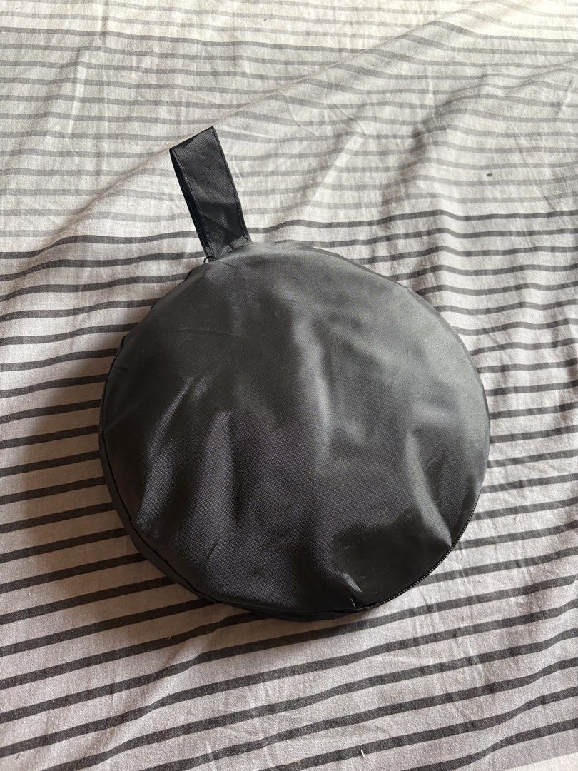 Collapsible 2-in-1 Reflector (Category: Other Photography Accessories) located in Abucay. Submitted by love.jerine (Listing ID 1423972099, Image 3). Description: 60cm.
