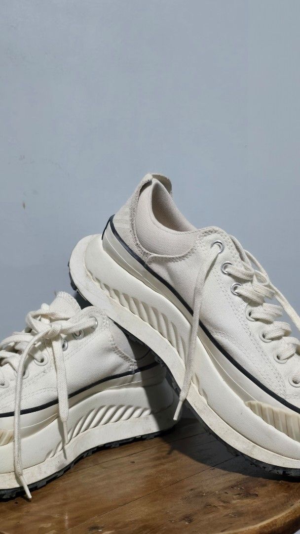 Converse Chuck Taylor CX White Sneakers (Category: Sneakers) located in Quezon City. Submitted by ayronjustin (Listing ID 1424051416, Image 3). Description: - White Converse Chuck Taylor CX sneakers - Thick, textured sole with black accents - Converse logo on insole - White laces - Classic Converse design - Canvas upper - with box - negotiable for sure buyers.