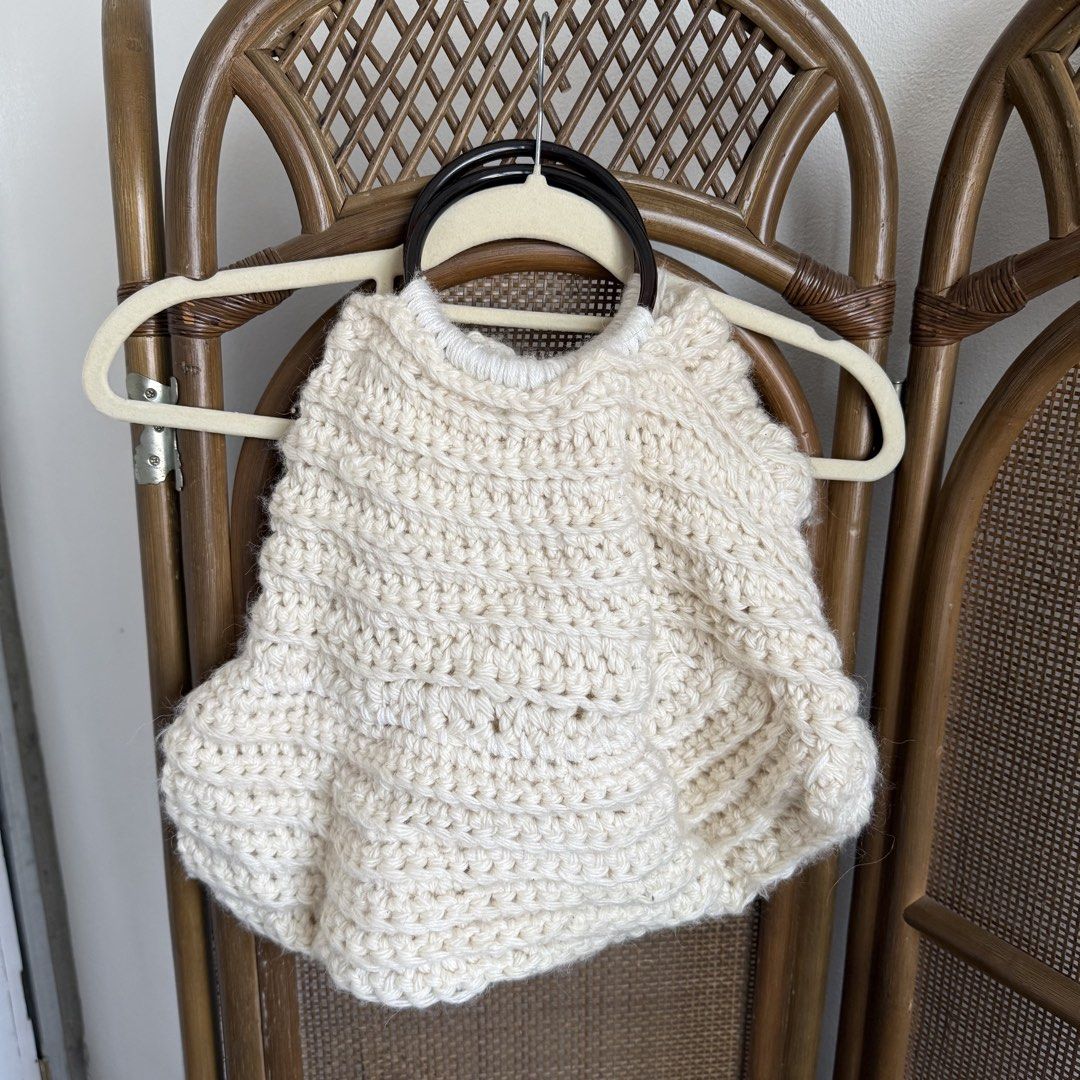 Crochet Handbag with Acrylic Handle (Category: Shoulder Bags) located in Tarlac. Submitted by gemini___sun (Listing ID 1424057070, Image 1). Description: - Handmade crochet handbag - Features a unique design - Cream color - Acrylic handle (dark brown) .