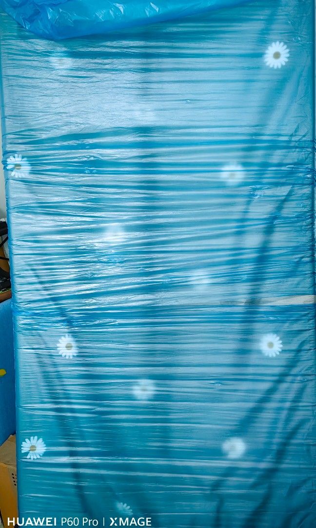 Daisy Pattern Bed Sheet （分類：床具浴巾）位於 Hong Kong。 由 lch500719 提交（商品編號 1424042590，圖片 2）。簡介： 這款帶有雛菊圖案垫套的高密度海棉床垫(垫套可拆洗)，非常適合為您的臥室增添一抹色彩和趣味200cm*90cm*5cm適合任何單人床。。