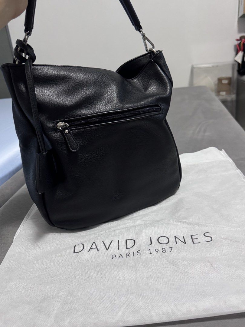 David Jones Shoulder Bag (Category: Shoulder Bags) located in Cavite. Submitted by kaokao_declutter (Listing ID 1424075716, Image 2). Description: Bought for 3k plus selling for only ₱1k with dustbag and no flaws.
