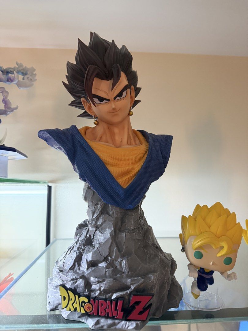 Ditaishe Studio - Vegetto 1/3 scale bust (Category: Figurines & Statues) located in Quezon City. Submitted by struc101 (Listing ID 1424078387, Image 1). Description: - Dragon Ball Z Vegito bust statue. - Detailed rock base. - Features the Dragon Ball Z logo. - Striking blue and yellow color scheme. - Highly detailed face and hair. - Perfect for Dragon Ball Z collectors. With box. No issue .