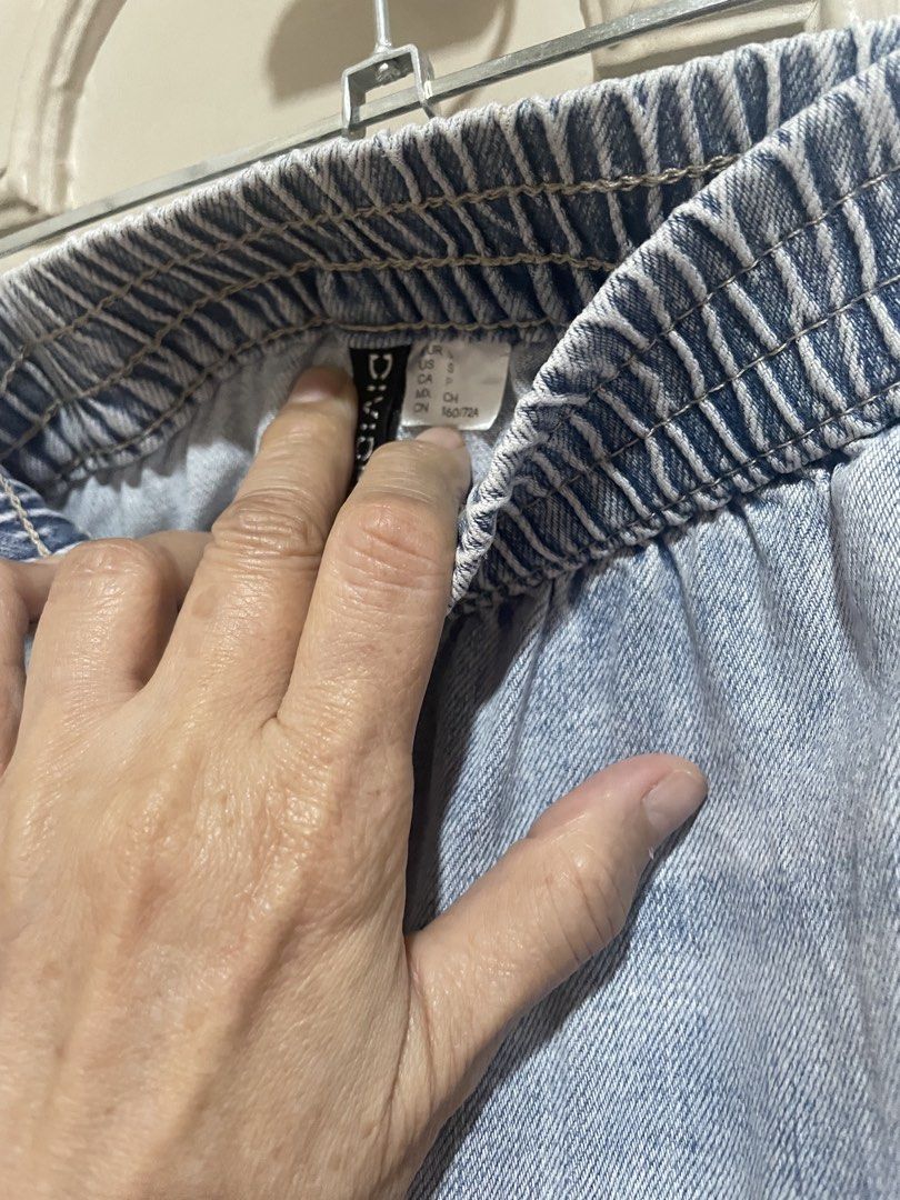 Divided Denim Wide Leg Pants (Category: Jeans) located in Quezon City. Submitted by deadmit (Listing ID 1424028689, Image 3). Description: - Divided light blue denim wide leg pants - Size: EUR 36, US 6, CA 6, CN 160/72A - Features: Elastic waistband, two front pockets - Fit: Relaxed - Condition: Good.