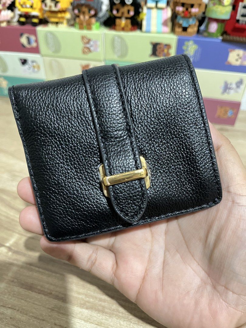 Fossil Emery Small Snap Bifold Black Leather Wallet (Category: Wallets & Card holders) located in Cagayan de Oro. Submitted by takinasphere (Listing ID 1424049858, Image 1). Description: - Black leather Fossil wallet - Snap closure - Gold-tone buckle detail - Interior with card slots and ID window - Fossil logo inside - Compact and stylish design.