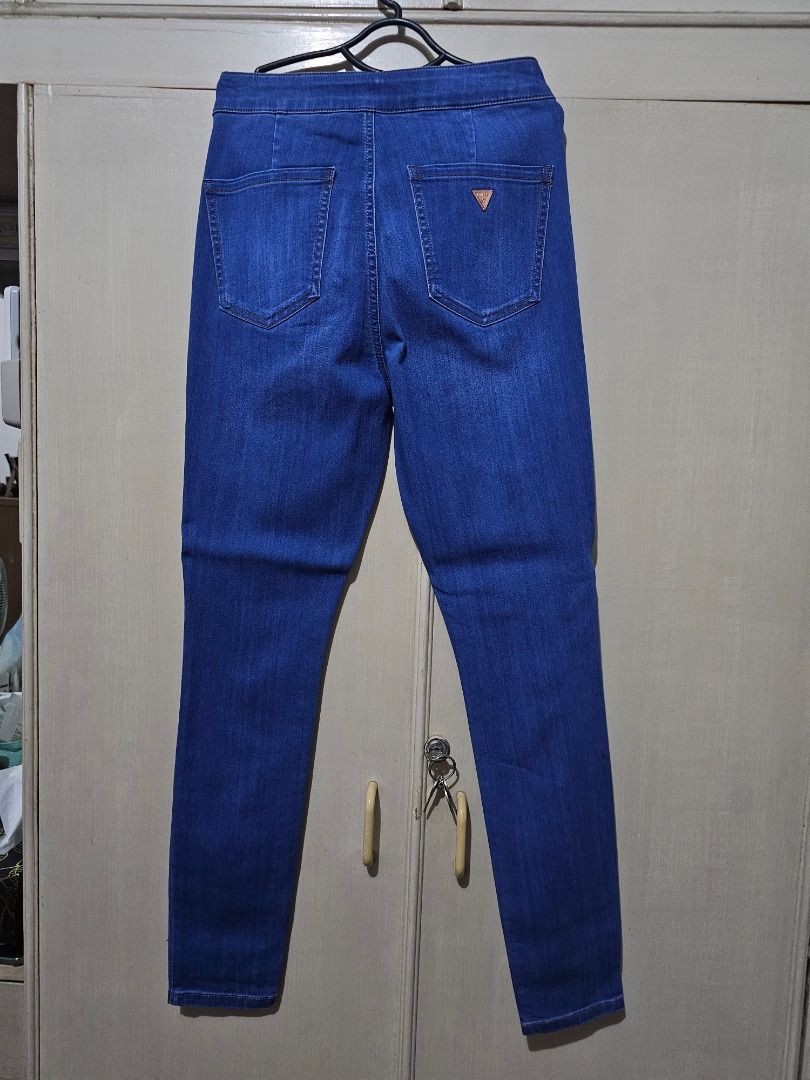 Guess High-Waisted Jeggings (Category: Jeans) located in San Rafael. Submitted by cathwerine (Listing ID 1424096548, Image 2). Description: - Authentic Guess jeggings - Washed but never used - High-waisted - Size 27 - Classic blue wash - Button closure Item location: Bulacan MOD: JNT, SDD (if from MM only) MOP: BDO, Seabank, Gcash Please note: I'm usually in Bulacan on weekdays and QC on weekends so delivery options may vary! .
