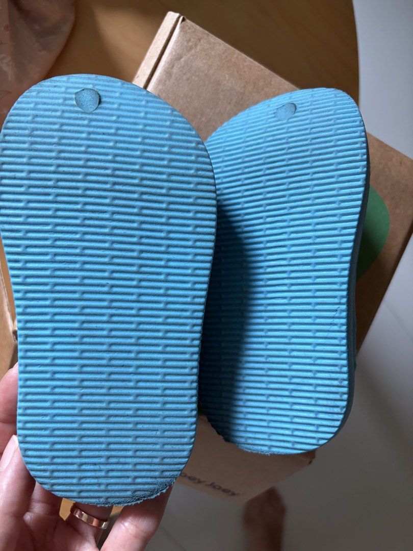 Havaianas Baby Sandals - Size 21-23 (Category: Babies & Kids Fashion) located in Singapore. Submitted by lynnoblastocyte (Listing ID 1424068165, Image 2). Description: - Light blue Havaianas baby sandals - Size: 21-23 - Condition: Good, with minimal wear - Comfortable and easy to wear with an elastic back strap.