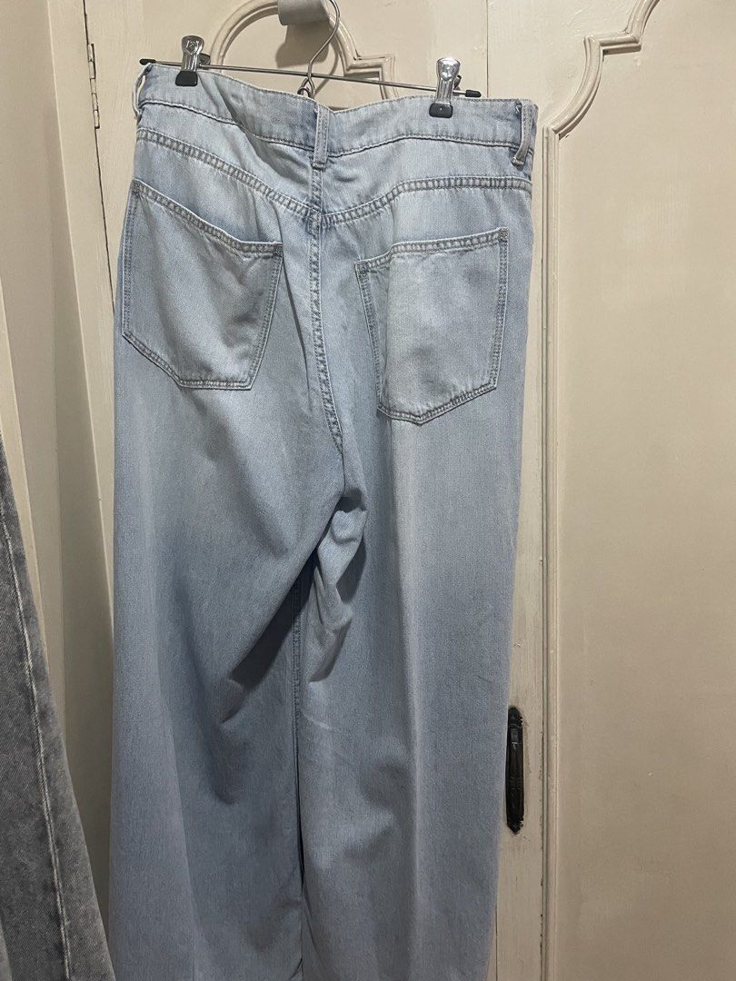 H&M Divided Wide Leg Jeans (Category: Jeans) located in Quezon City. Submitted by deadmit (Listing ID 1424028423, Image 2). Description: .