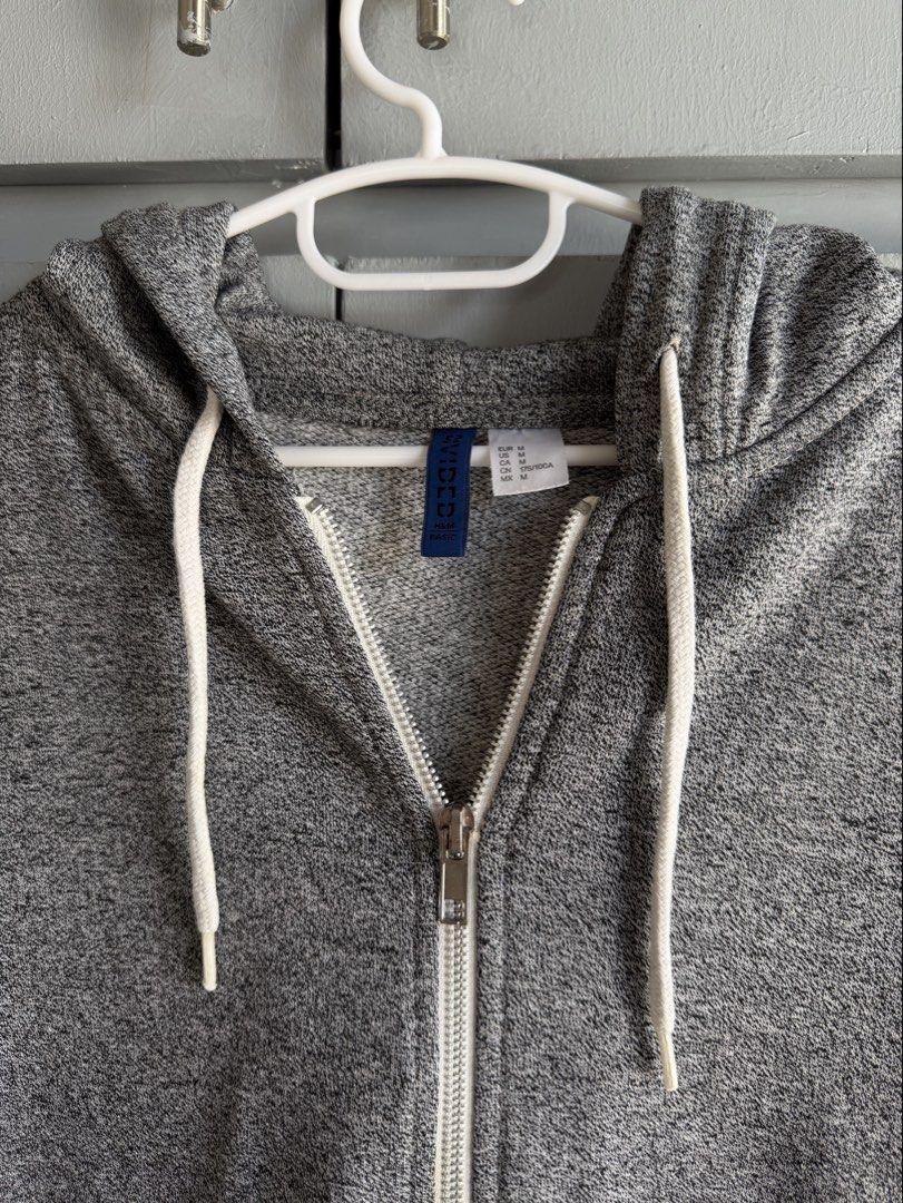 H&M Gray Zip-Up Hoodie (Category: Coats, Jackets and Outerwear) located in San Juan City. Submitted by itemsfromkam (Listing ID 1423986878, Image 3). Description: • M on tag, oversized fit for S-M • comfy, cotton.