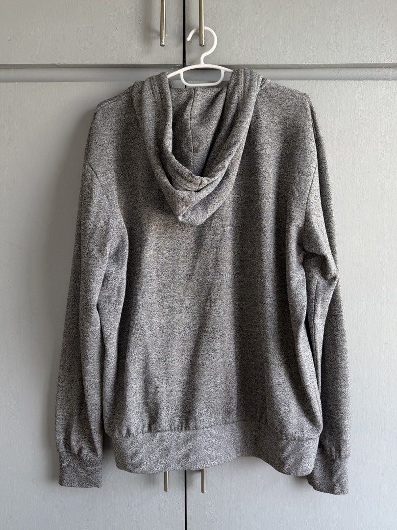 H&M Gray Zip-Up Hoodie (Category: Coats, Jackets and Outerwear) located in San Juan City. Submitted by itemsfromkam (Listing ID 1423986878, Image 2). Description: • M on tag, oversized fit for S-M • comfy, cotton.