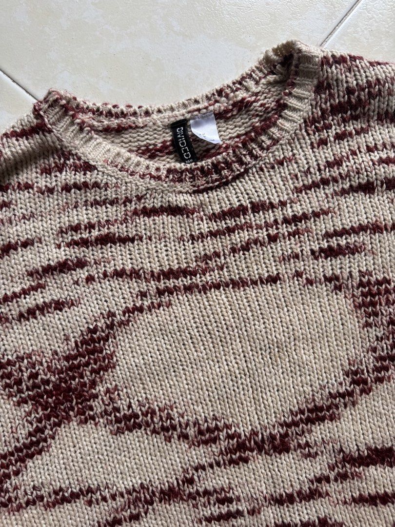 H&M Knitted Sweater with Fringe (Category: Coats, Jackets and Outerwear) located in Quezon City. Submitted by shndm25 (Listing ID 1424038823, Image 3). Description: - H&M sweater - Knitted design - Colors: Beige and maroon - Long sleeves - Fringe detail at the bottom - Round neckline - Relaxed fit - Suitable for various occasions.