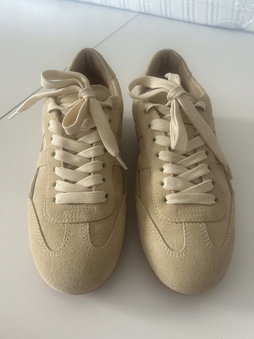 Hogan H693 Suede Sneakers - Size 35 (Category: Sneakers) located in Makati City. Submitted by goodconditionguaranteed (Listing ID 1423979248, Image 2). Description: - Authentic Hogan H693 sneakers - Neutral beige suede - Features Hogan "H" logo - Includes original box, dust bag, and care card - Size 35 - Made in Italy .