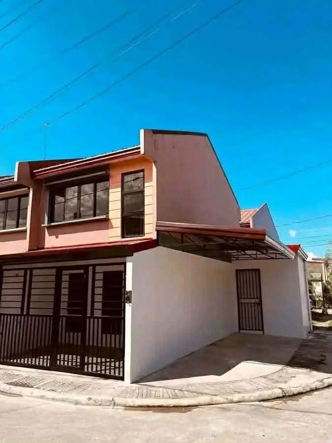 House and lot (Category: House & Lot) located in Manila. Submitted by lovesagadgets (Listing ID 1424051590, Image 1). Description: SA HALAGANG 10K MAY SARILING BAHAY KANA!!! Free water instalation Rent to own 2 storey house and lot po No processing Fee, No Hidden Charges, No equity reservation fee lang na 5k ilalabas po ninyo😭😭😭😭 Ready for occupancy po.