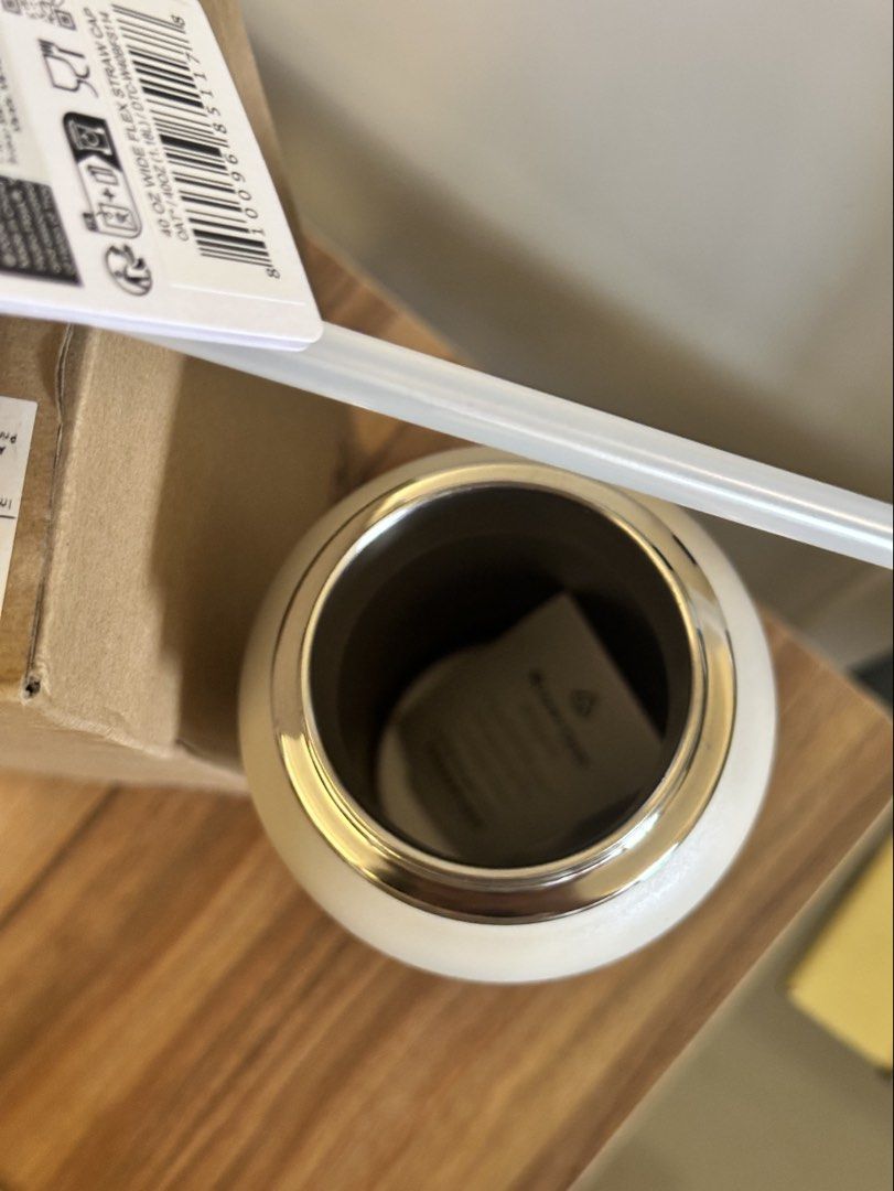 (WITHOUT BOX) Hydro Flask 40oz Wide Flex Straw Cap in Oak (Category: Water Bottles & Tumblers) located in Mandaluyong City. Submitted by declutterstuff12 (Listing ID 1424011953, Image 3). Description: - Hydro Flask 40oz water bottle - Cream color - Wide flex straw cap included - Comes with tag - Unused condition - No box. Orig price: 3500 Last price na po. From 2500 original posting price.