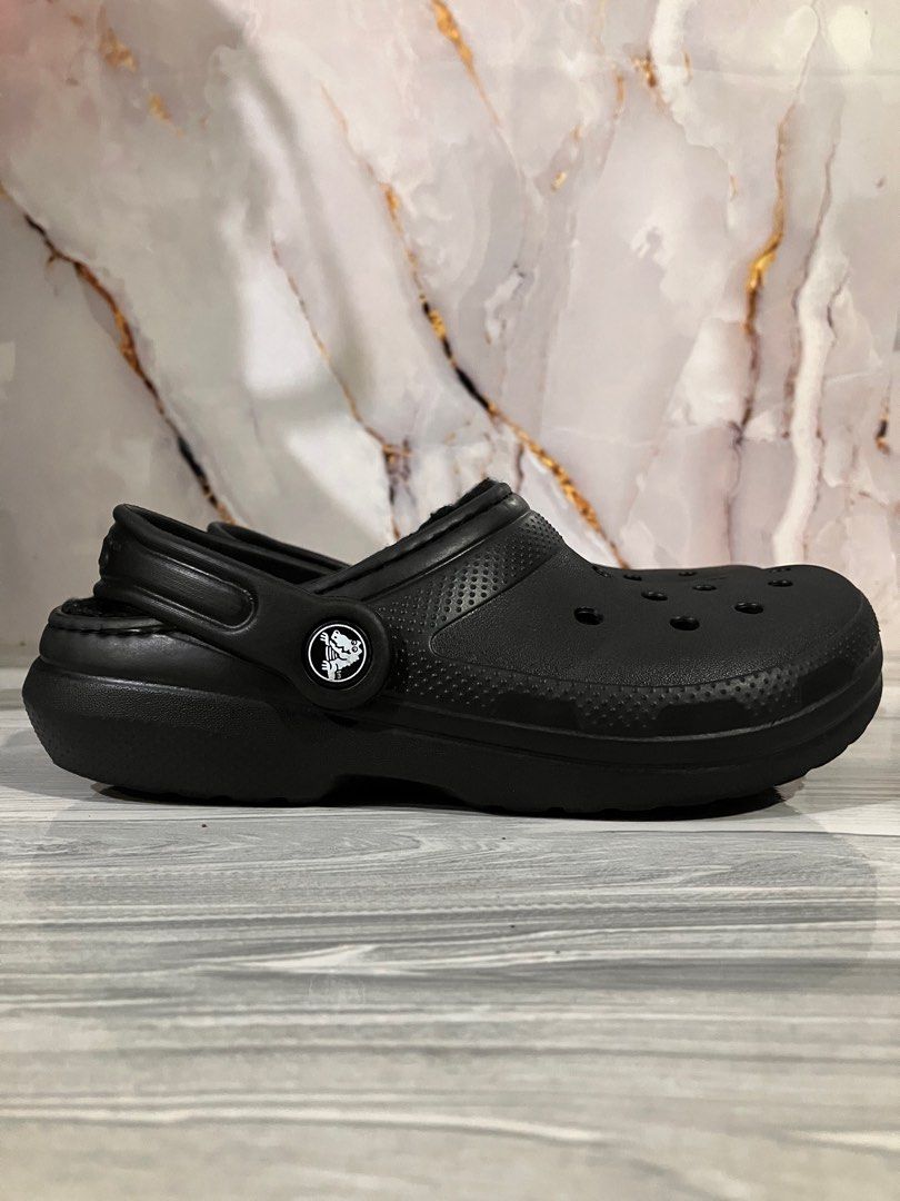 ICONIC CROCS CLASSIC CLOGS SIZE 21 CM MEN (Category: Slippers & Slides) located in General Mariano Alvarez. Submitted by adonid (Listing ID 1424060921, Image 1). Description: ICONIC CROCS CLASSIC CLOGS ORIGINAL ICONIC CROCS CLASSIC CLOGS GOOD CONDITION NORMAL SIGN OF USAGE ONLY SIZE 21 CM MEN.