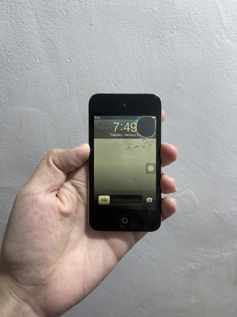 iPod touch 4th gen 8gb (2) (Category: Portable Music Players) located in Manila. Submitted by apple_siri (Listing ID 1424144138, Image 1). Description: Issue gray spot sa upper right side di nakaka affect sa display and touch ng unit other than that wala ng issue po yan battery matagal malowbat may songs nadin nakalagay po jan gagamitin mo na lang po.