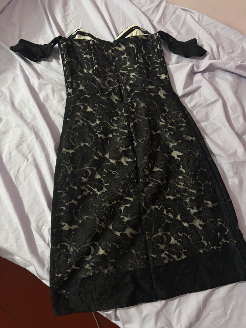 Karimadon Black Lace Dress (Category: Dresses) located in Quezon City. Submitted by alythinggoes (Listing ID 1424095091, Image 3). Description: - Black lace off-shoulder dress - Fitted bodice - Knee-length skirt - Floral lace overlay - Contrasting lining - Delicate shoulder straps - Perfect for special occasions and evening events Worn once (Christmas Party).