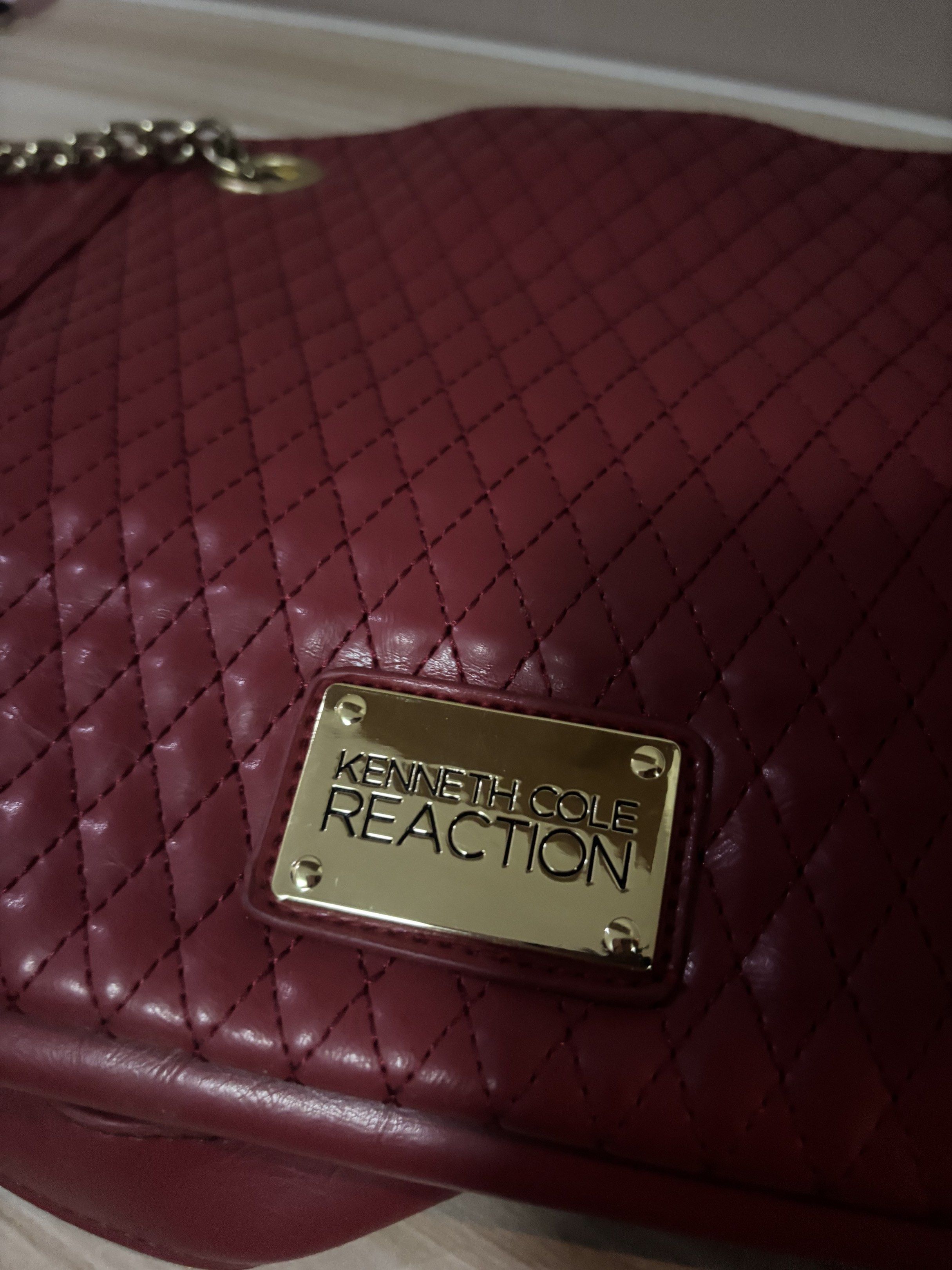Kenneth Cole Reaction Quilted Tote Bag (Category: Tote Bags) located in Quezon City. Submitted by msklouisepv (Listing ID 1424100839, Image 2). Description: -Brand New Kenneth Cole Reaction 100 % guaranteed authentic -NEVER USED Origin: US Color: Red With Freebies .