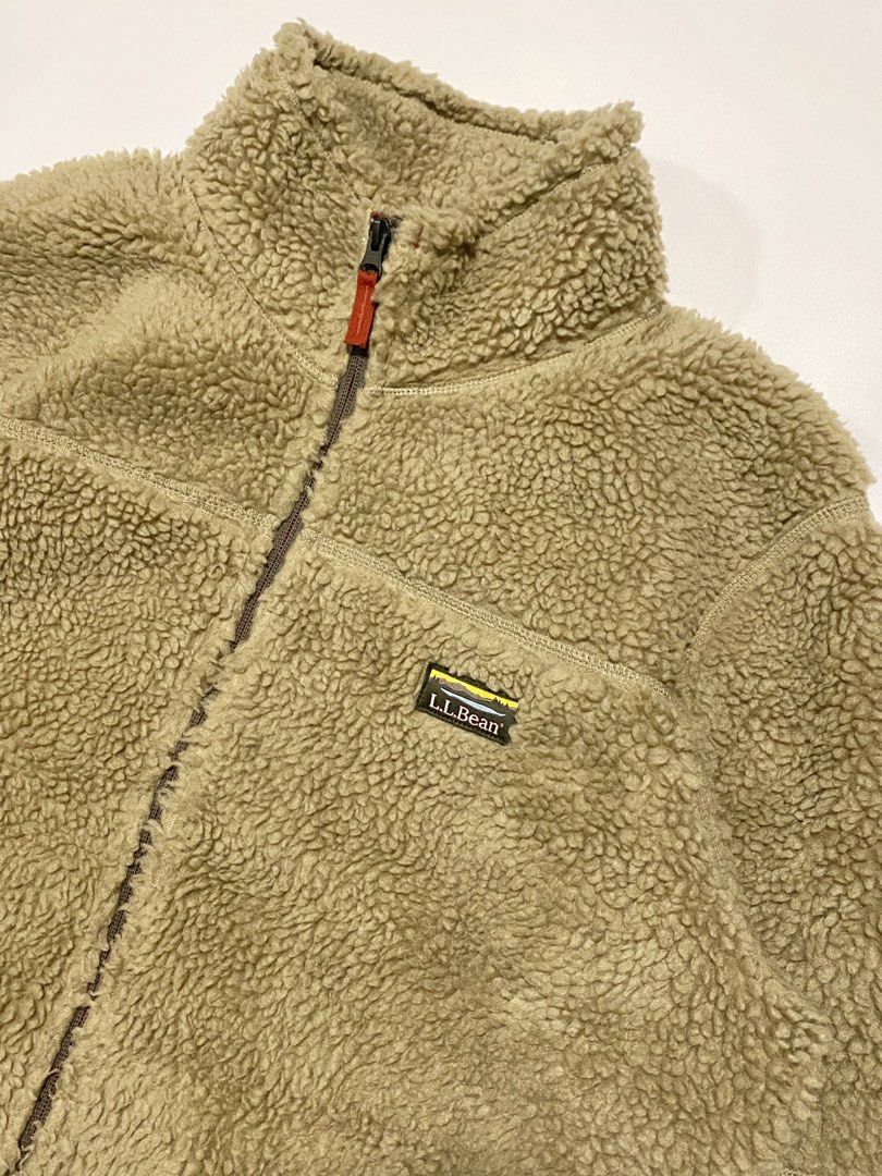 L.L. Bean vintage fleece jacket (Category: Coats, Jackets and Outerwear) located in Tarlac. Submitted by random.stufff (Listing ID 1423989270, Image 3). Description: L.L. Bean vintage fleece jacket Large (Oversize) Width: 25.5 inches Length: 31 inches 9/10 condition, no issue. - ₱2,000 free shipping Tarlac area .