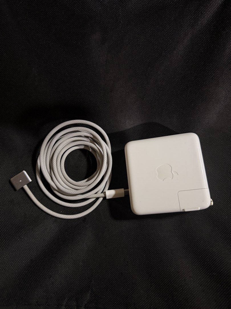 Macbook Pro Apple 67W USB-C Power Adapter (Category: Chargers & Cables) located in Manila. Submitted by leftshark_deer (Listing ID 1424116927, Image 2). Description: From my Macbook Pro M2; slightly used. Fully functional. .