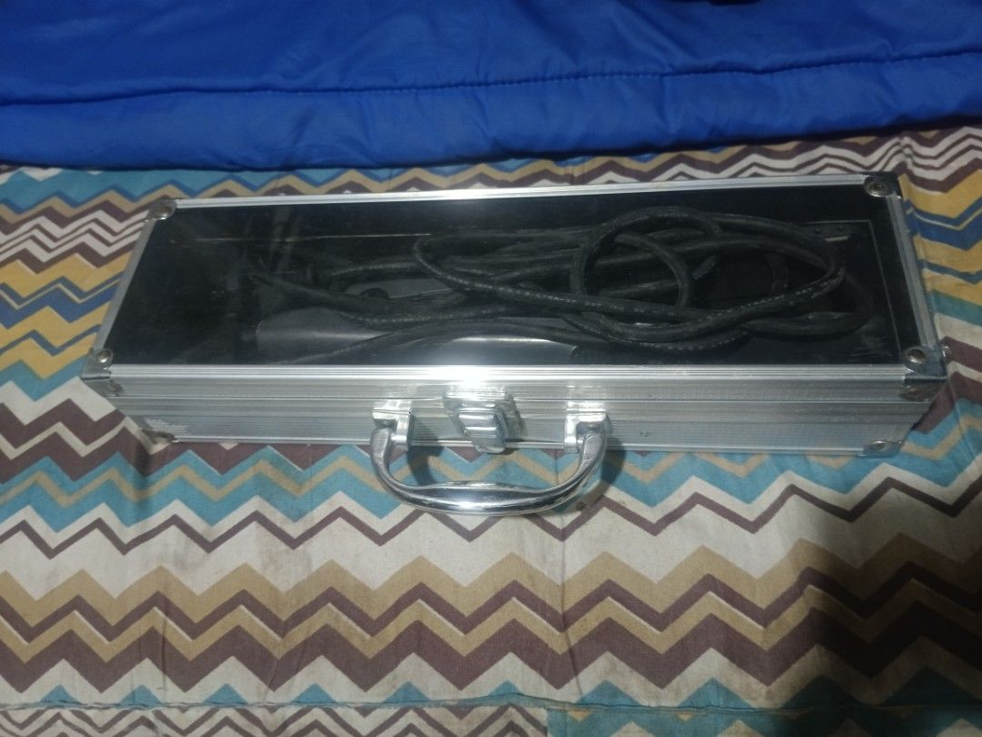 Maestro hair iron with case (Category: Hair) located in Manila. Submitted by ver091 (Listing ID 1424016769, Image 2). Description: maestro hair iron with case.
