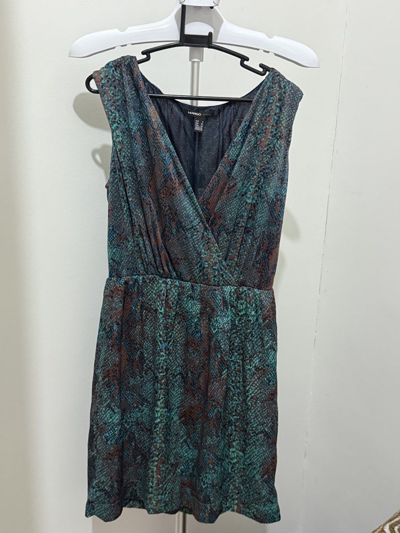 Mango Green Snake Print Dress (Category: Dresses) located in Taguig. Submitted by sofya07 (Listing ID 1424047131, Image 1). Description: Xs but fits up to small (garterized waist).