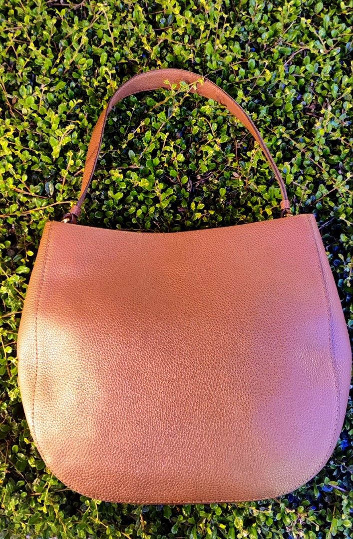 Marc Jacobs Maverick Hobo Leather Bag (authentic) (Category: Luxury Bags & Wallets) located in Cebu City. Submitted by westleygics18 (Listing ID 1424103459, Image 3). Description: Marc Jacobs Maverick Hobo Leather Bag (authentic) Excellent to New Condition Actual Pictures Posted Dm.